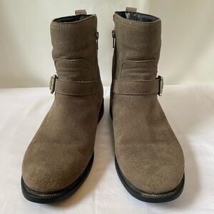 Cougar Womens Janet Waterproof Lug Sole Suede Chelsea Boot Side Zipper 9.5/10